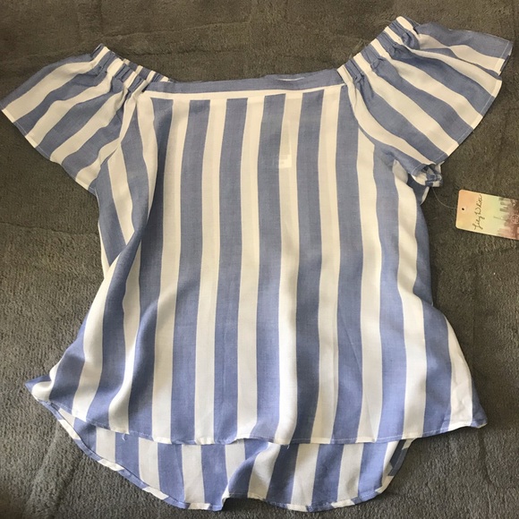 jily white Tops - Summer offshoulders Top Size XL